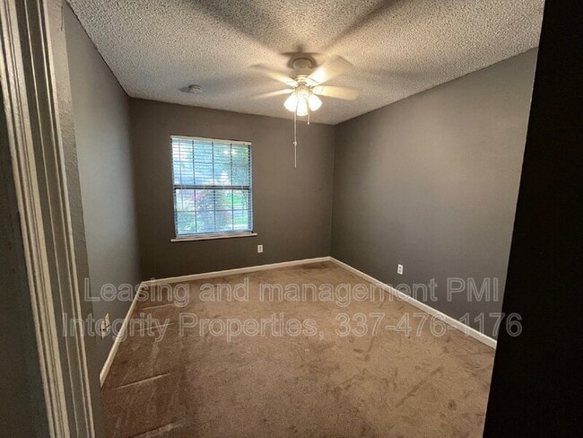 Building Photo - 107 Village Ln