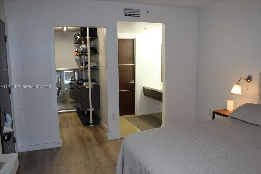 Building Photo - 650 West Ave