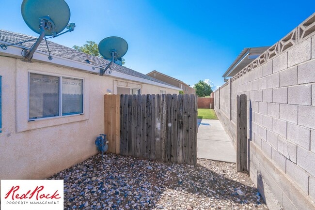 Building Photo - 2620 E 700 N