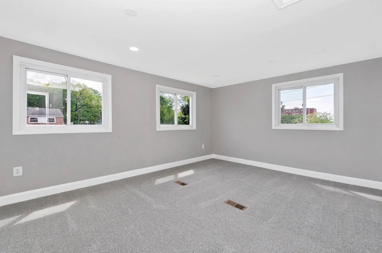 Building Photo - 2100 Ashburton St