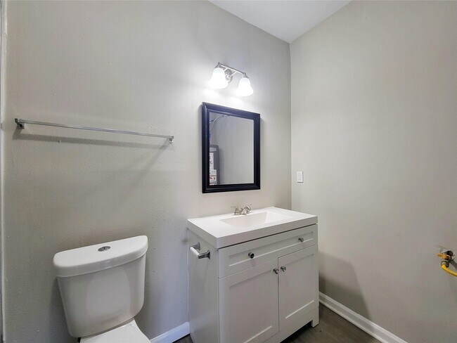 Building Photo - 4909 Holloway Dr