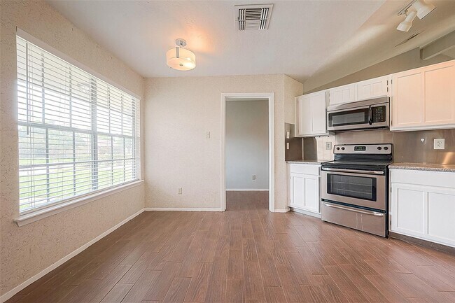 Building Photo - 19510 Westhaven Dr