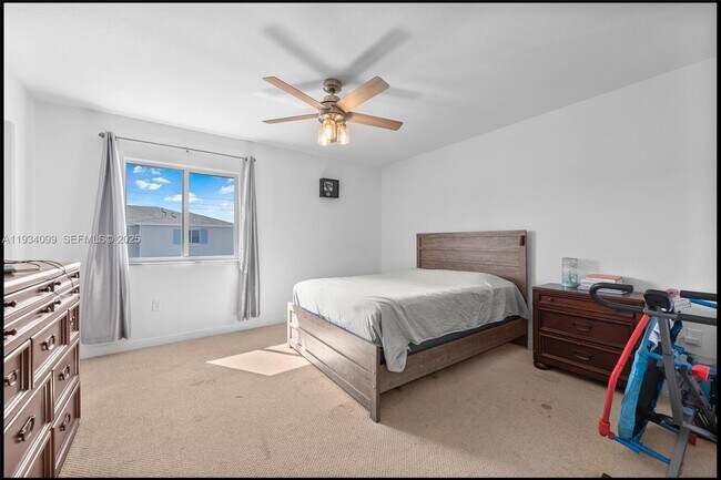 Building Photo - 1270 NW 3rd Ln