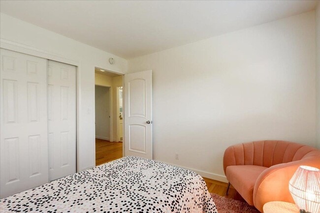 Building Photo - 4 Bedroom Home in Strawberry Park Stunner