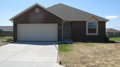 Building Photo - Beautiful home in a great neighborhood!