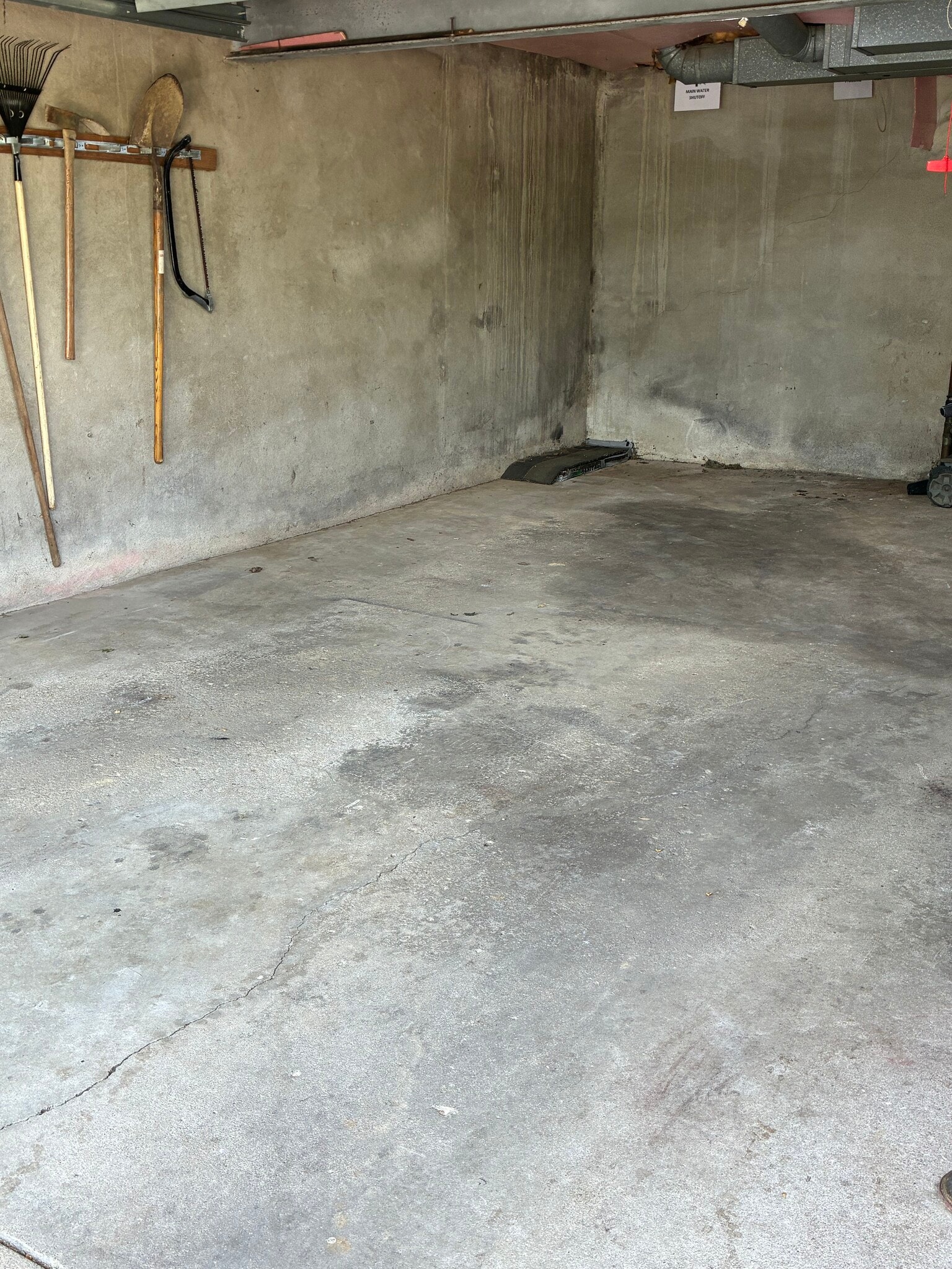 Garage space - 1130 River Hill Dr