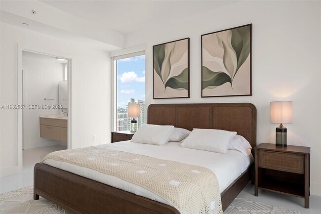 Building Photo - 600 NE 27th St