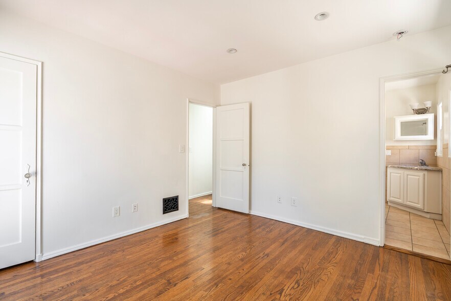 Building Photo - 3501 W 41st St