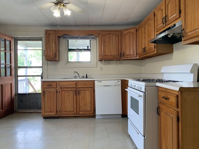 Building Photo - 2 Bedroom House in South Park/Greenmont - Available 08/24/2026