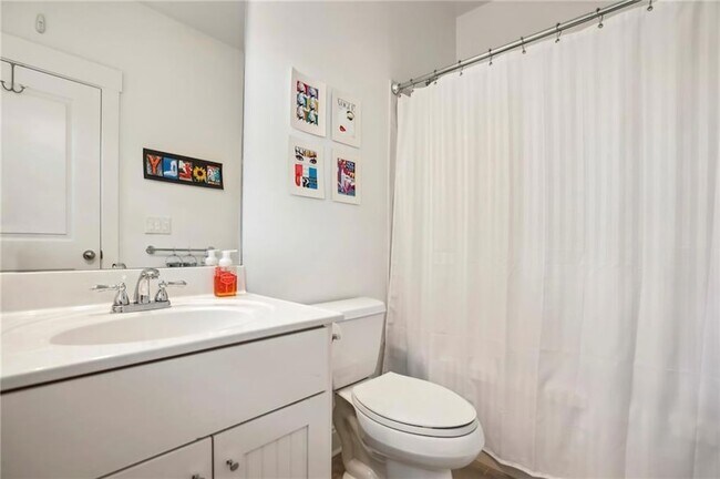 Building Photo - 6285 Aberdeen Dr NE