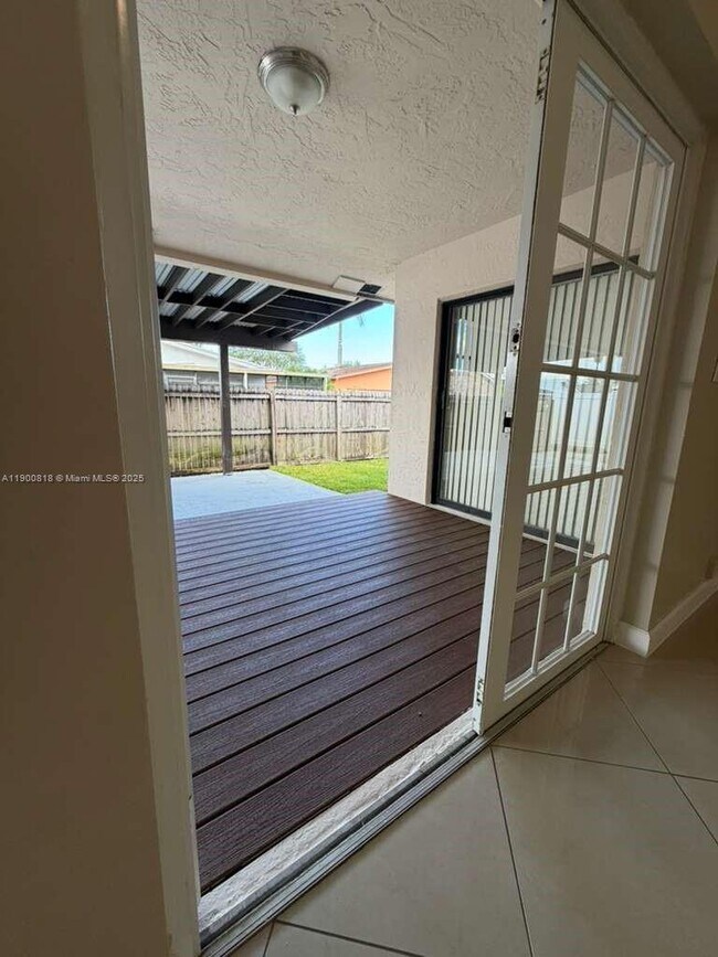 Building Photo - 219 SE 8th St