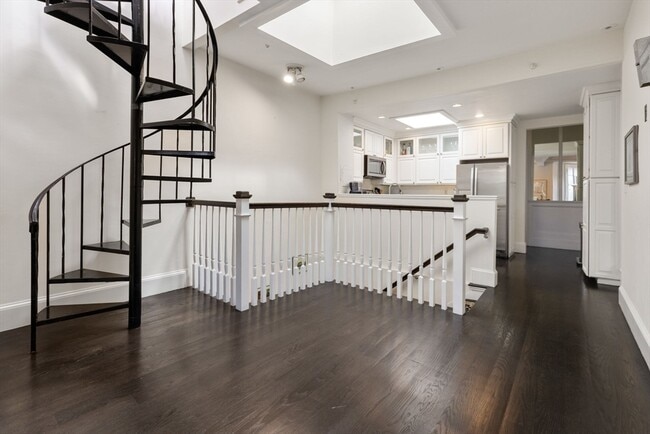 Building Photo - 230 Marlborough St