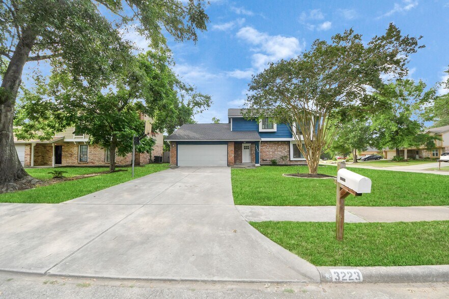 Building Photo - 3223 Deer Valley Dr