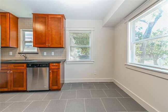 Building Photo - 3406 Norhill Blvd