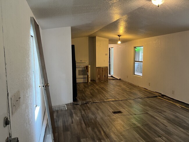 Building Photo - 16323 NE 137th Terrace