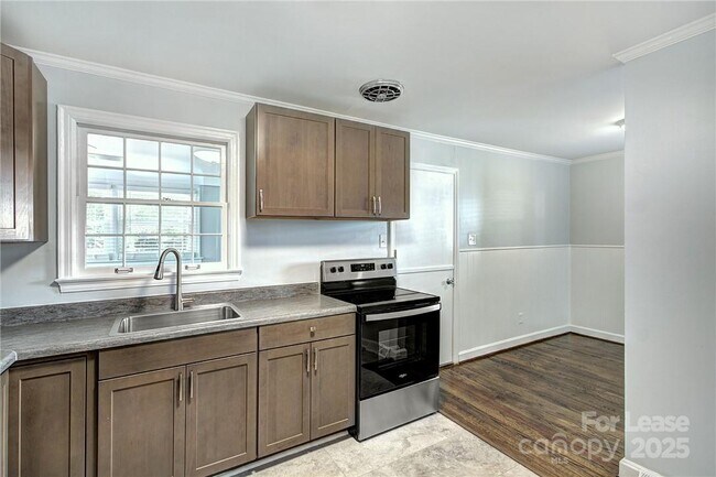 Building Photo - 308 Seneca Pl