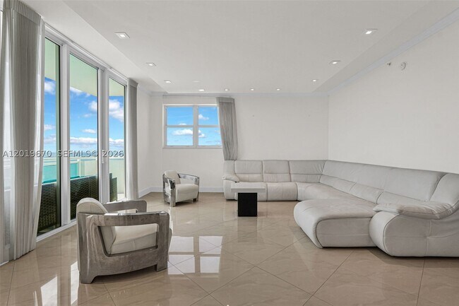 Building Photo - 3001 S Ocean Dr