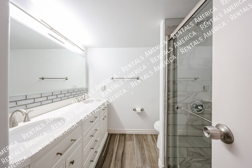 Building Photo - 1601 W Sunnyside Dr