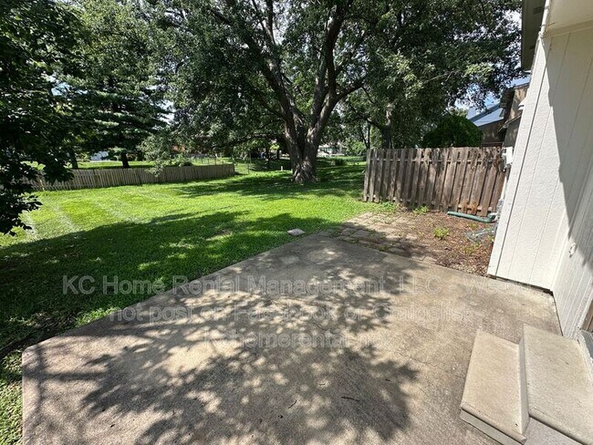 Building Photo - 3870 SW Harbor Dr