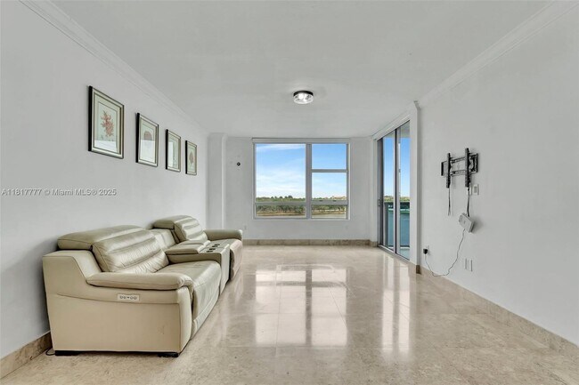 Building Photo - 2641 N Flamingo Rd