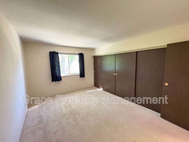 Building Photo - 8335 E Fairmount Dr