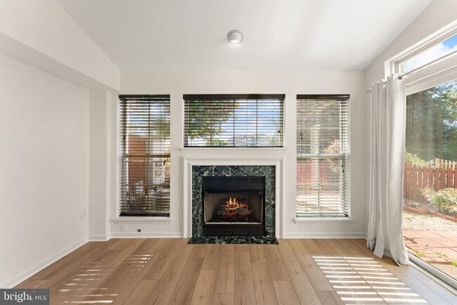 Building Photo - 44210 Shady Glen Terrace
