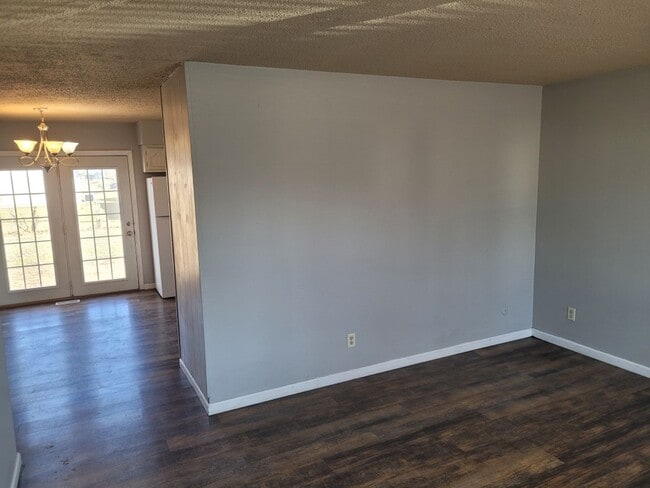 Building Photo - Beautiful 3br Home Near Park!