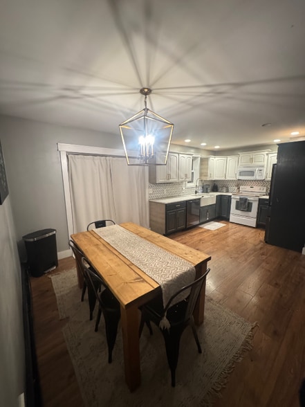 Building Photo - 434 Horseback Rd