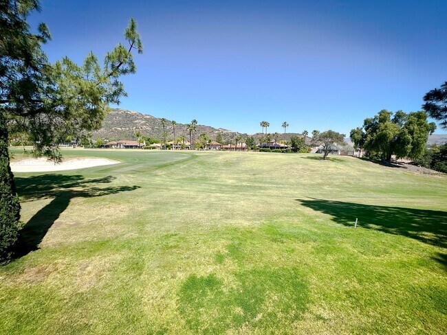 Building Photo - Bear Greek Villa Overlooking Golf Course!