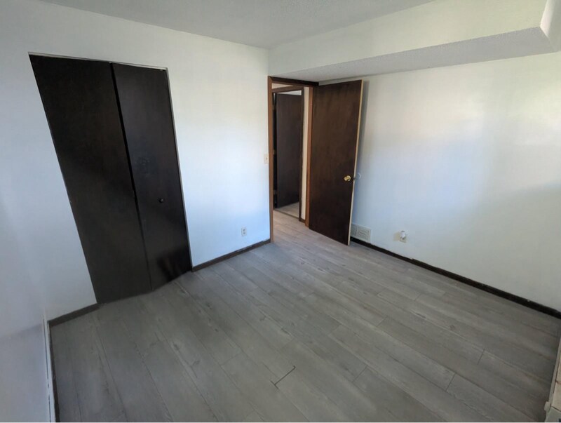 Building Photo - 909 7th St