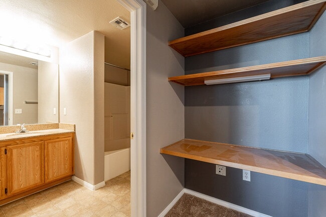 Building Photo - 10001 Peace Way