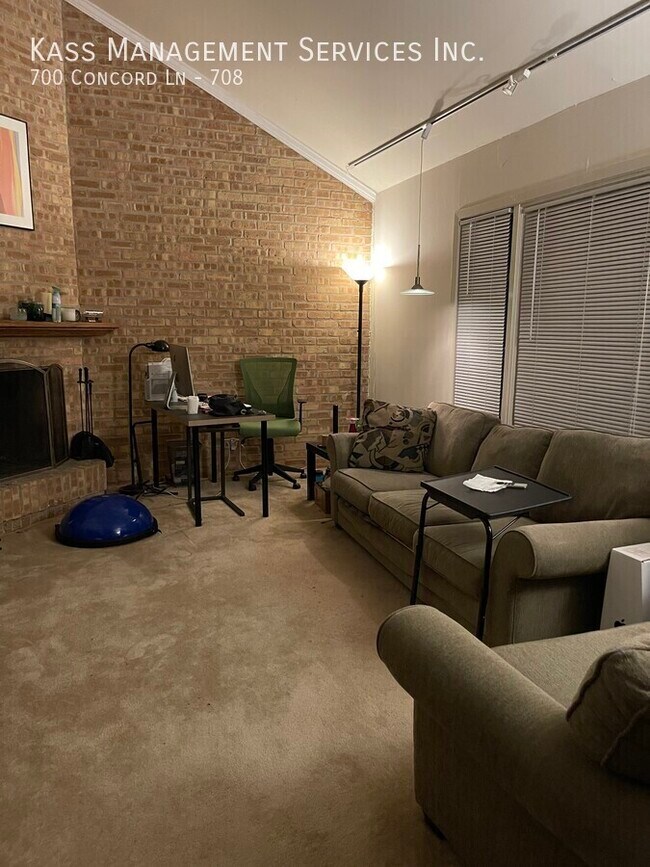 Building Photo - 700 Concord Ln