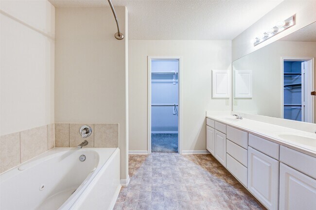 Building Photo - 4910 Conifer Ridge Way