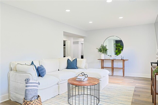 Building Photo - 2184 Skye Isles Pass SE