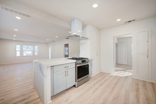 Building Photo - 2608 41st St