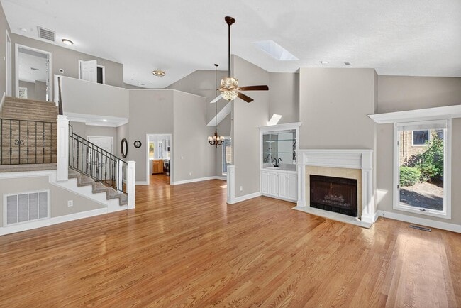 Building Photo - 205 Club Villa Dr W