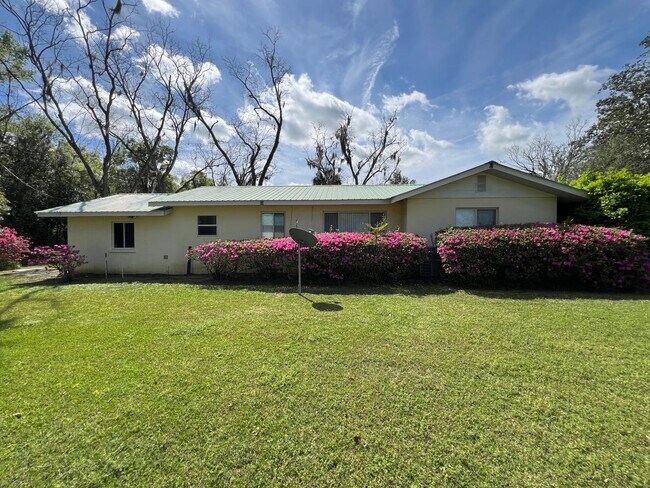 Building Photo - Beautiful 2 Bed/2 Bath Home in Ocala!! BOUNUS ROOM Included! Lawn care INCLUDED!