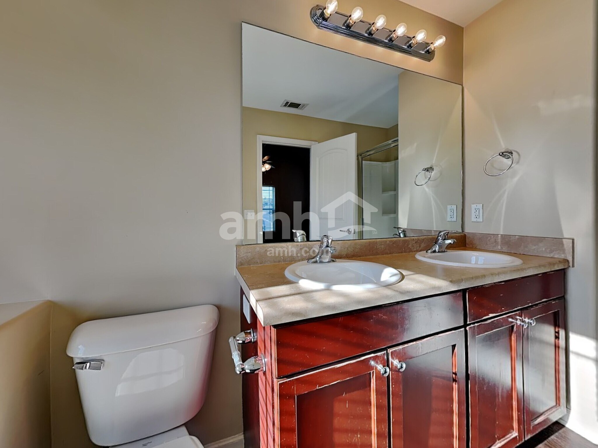 Building Photo - 170 Lake Pointe Dr