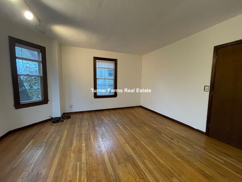 Building Photo - 88 Sheridan St