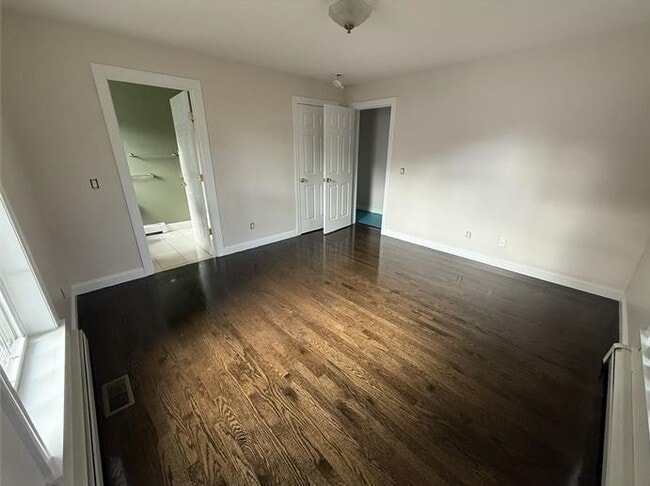 Building Photo - 2 Woodside Dr