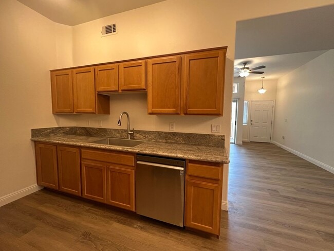 Building Photo - Beautifully remodeled 3 bedroom 2 bathroom downstairs condo right next to the pool!!