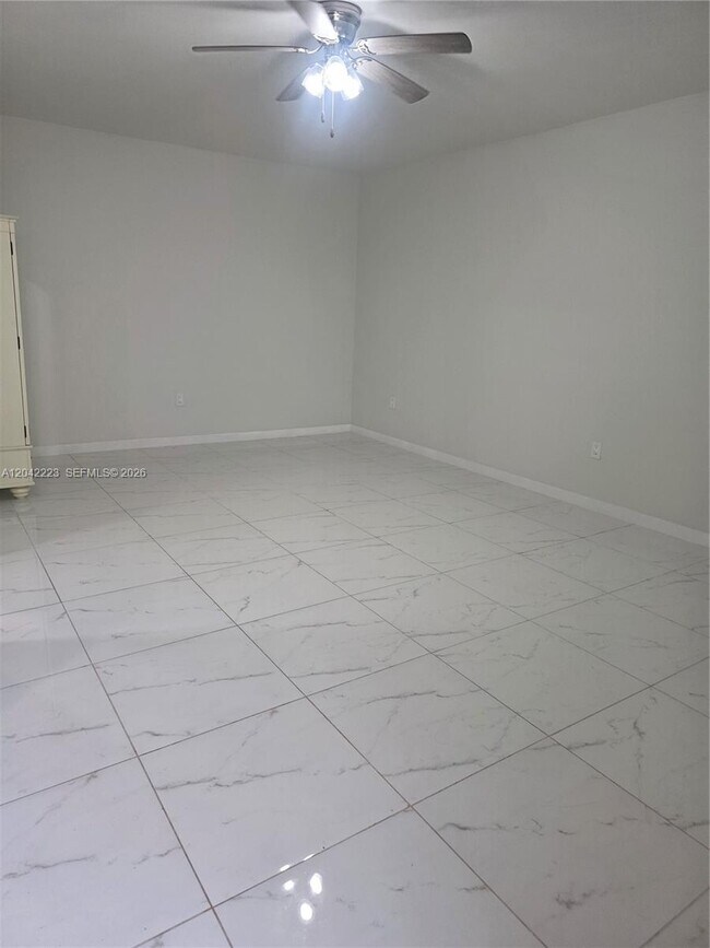 Building Photo - 1281 Redbird Ave