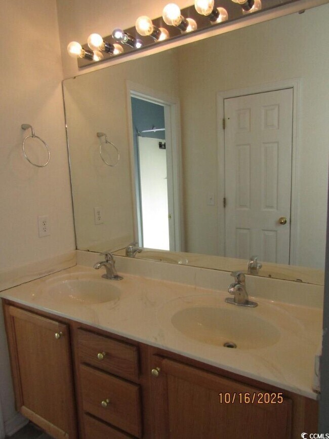 Building Photo - 1103 Checkerberry St