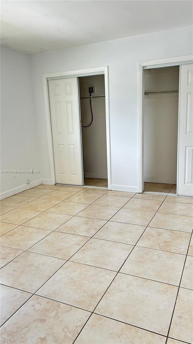 Building Photo - 2121 NE 168th St