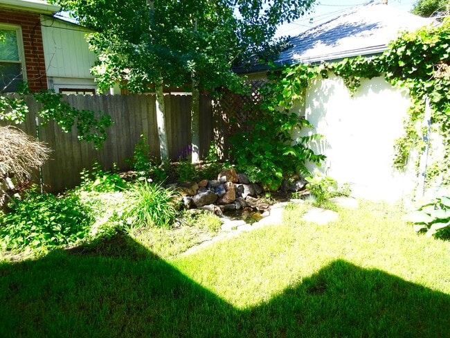 Building Photo - Bright and Charming Sunnyside Bungalow