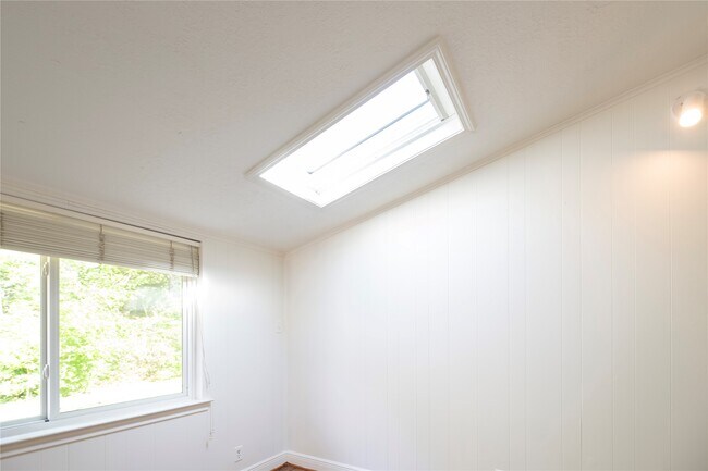 Building Photo - 7546 Maple Tree Dr