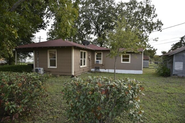 Building Photo - 302 S Oneal St