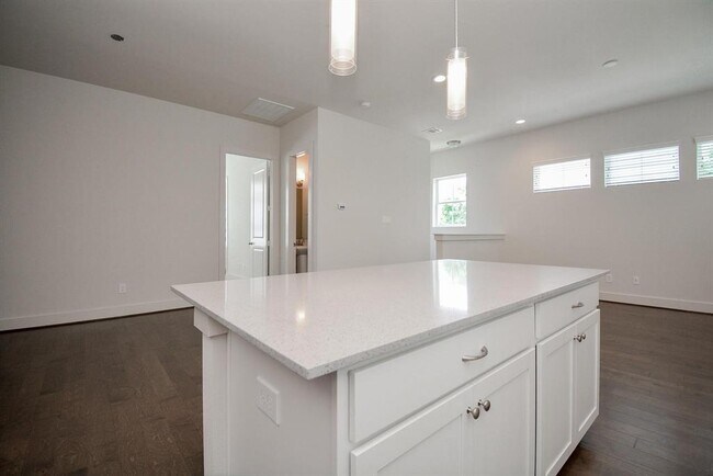 Building Photo - 6013 Cypress St