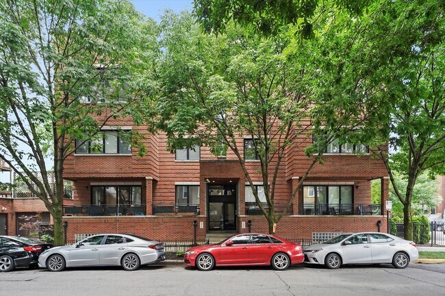 Primary Photo - 1952 N Honore St