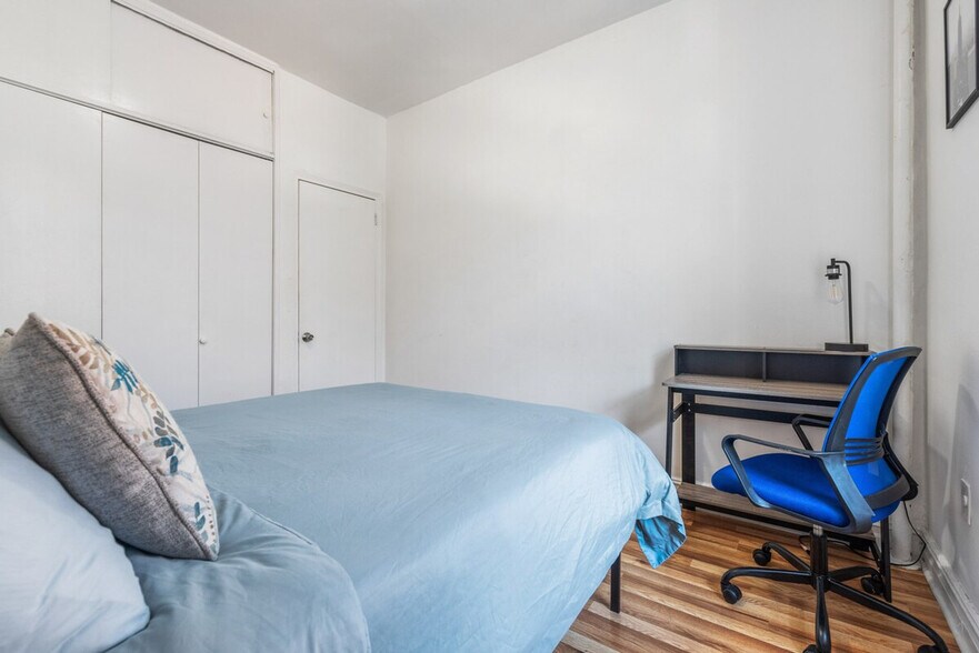 Building Photo - 414 W 46th St